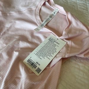 Lululemon swiftly tech Tee 2.0 strawberry milkshake